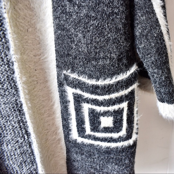 Violet Ruby Gray & White Sweater Medium - Picture 3 of 5